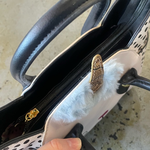 Luv Betsey by Betsey Johnson Unicorn Cat Polyurethane Crossbody Purse - Picture 8 of 10